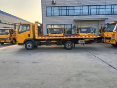 Heavy duty HOWO light truck 4 × 2 obstacle clearing vehicle