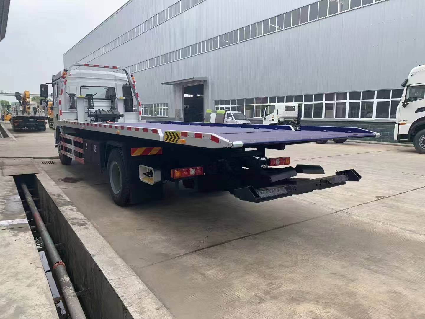 SHACMAN L3000 obstacle clearing trailer