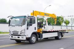 Isuzu 700P obstacle clearing vehicle with crane