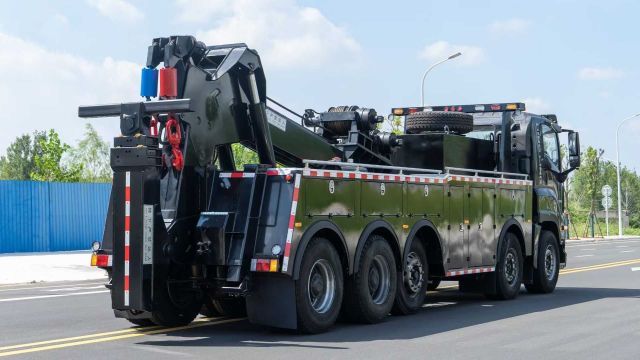 Isuzu lifting joint clearance vehicle