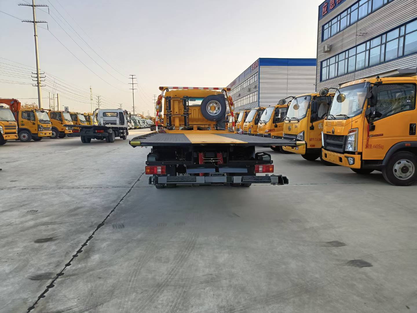 Heavy duty HOWO light truck 4 × 2 obstacle clearing vehicle
