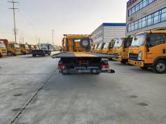 Heavy duty HOWO light truck 4 × 2 obstacle clearing vehicle
