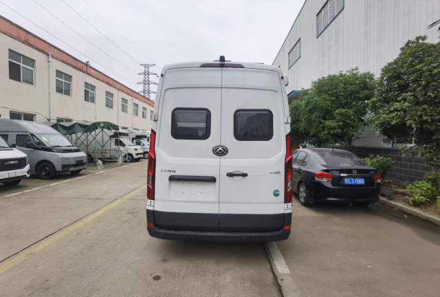 Datong V90 long wheelbase, high roof, rear wheel drive, twin tires, length 5.95, width 2, height 2.59