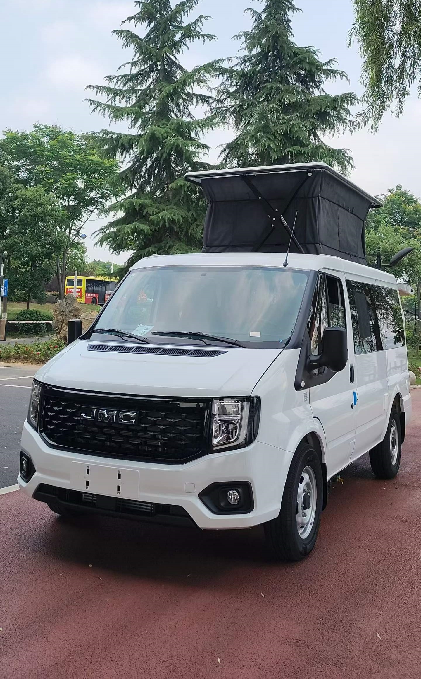 Jiangling Fushun short axis low top with raised roof small RV