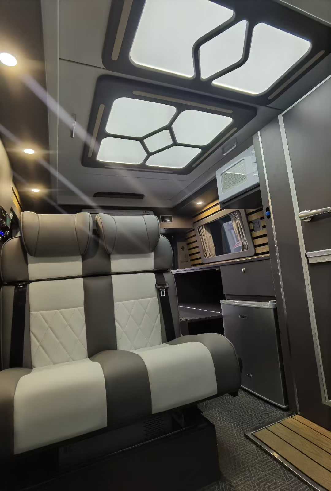 Heavy Duty Truck Pioneer Official Short Shaft Low Top Lift 4 Seats