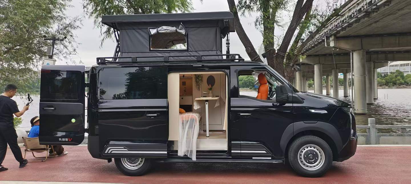 26 Models of Sinotruk Pioneer Officer Camping Vehicle