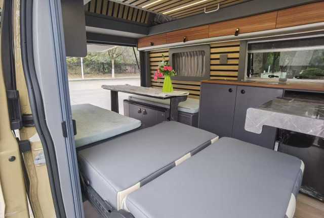 Jiangling Fushun Short Axle Ascending Camping Car