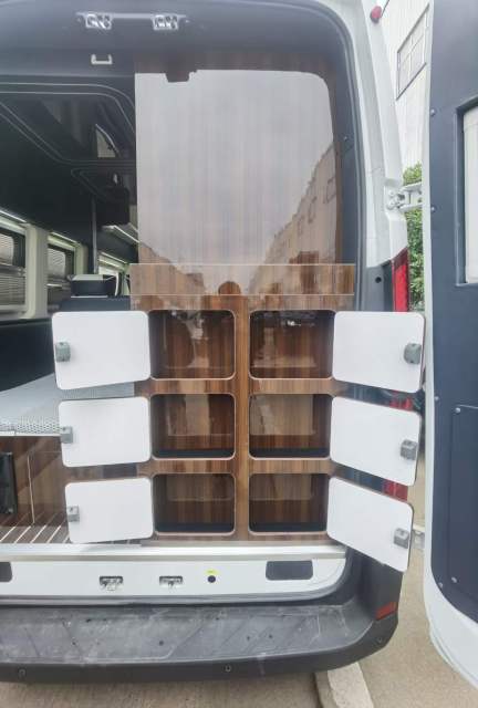 Datong V90 long wheelbase, high roof, rear wheel drive, twin tires, length 5.95, width 2, height 2.59