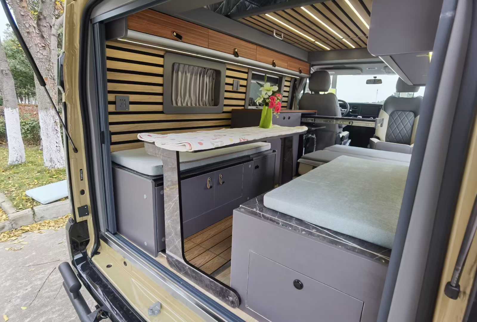 Jiangling Fushun Short Axle Ascending Camping Car