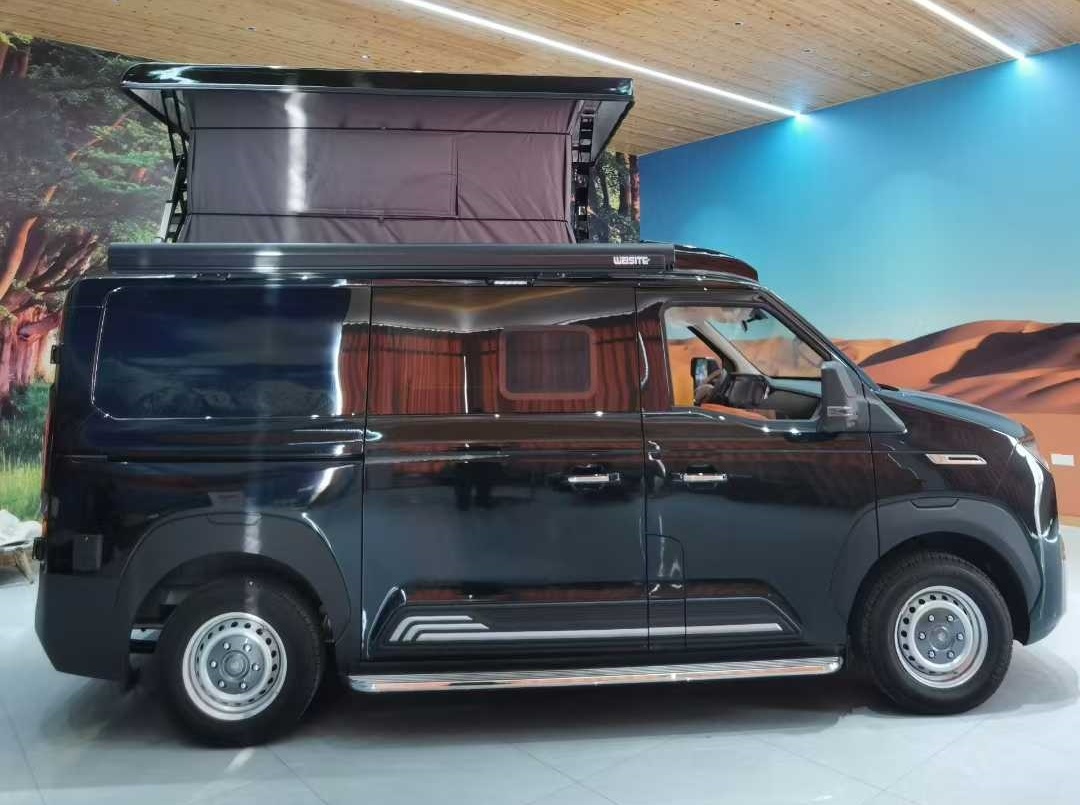 Heavy Truck Pioneer Official Short Axle Low Top Up Camping Vehicle