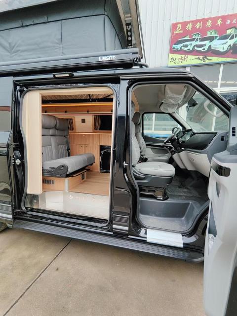 26 Black Heavy-Duty Pioneer Officer Short Axle Low Roof with Rooftop Tent Camping Vehicle