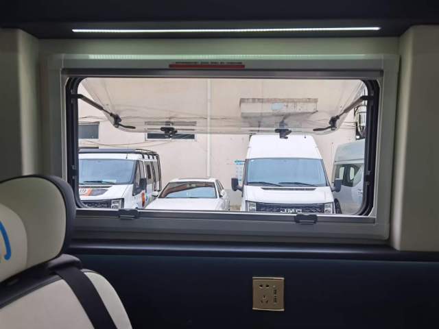Datong V90 long wheelbase, high roof, rear wheel drive, twin tires, length 5.95, width 2, height 2.59