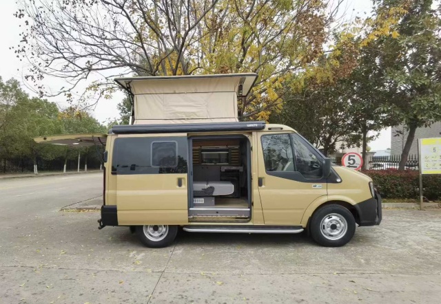 Jiangling Fushun Short Axle Ascending Camping Car
