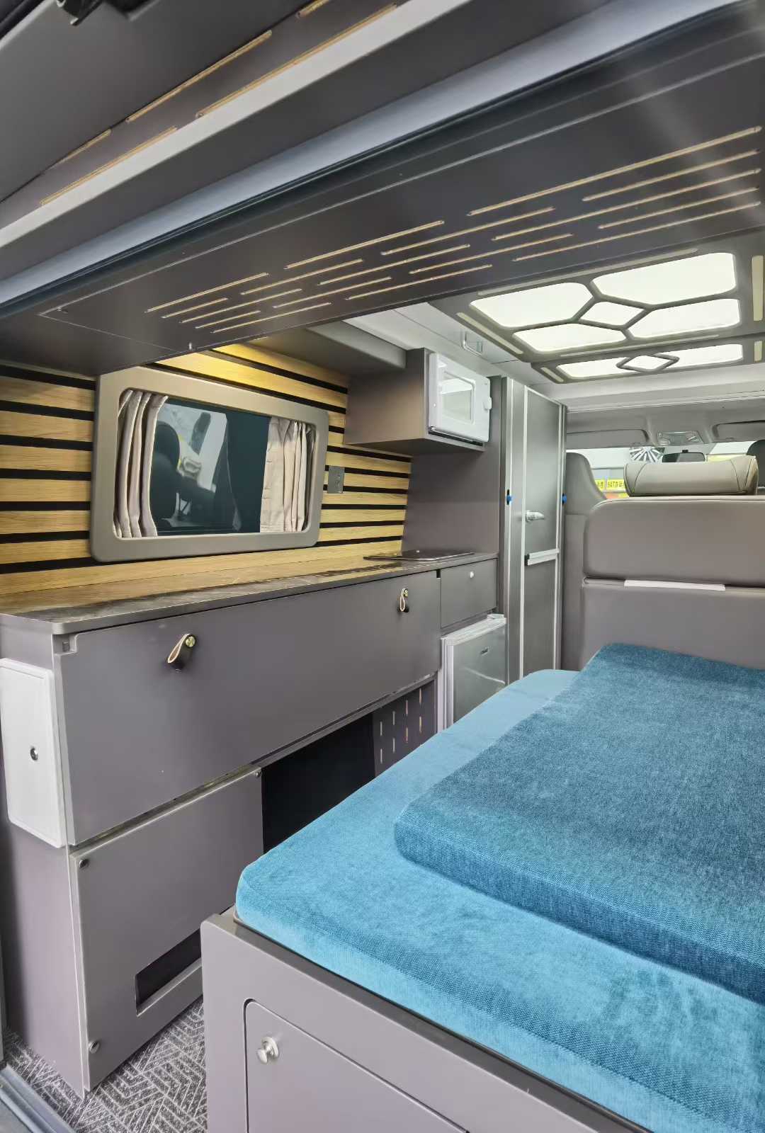 Heavy Duty Truck Pioneer Official Short Shaft Low Top Lift 4 Seats