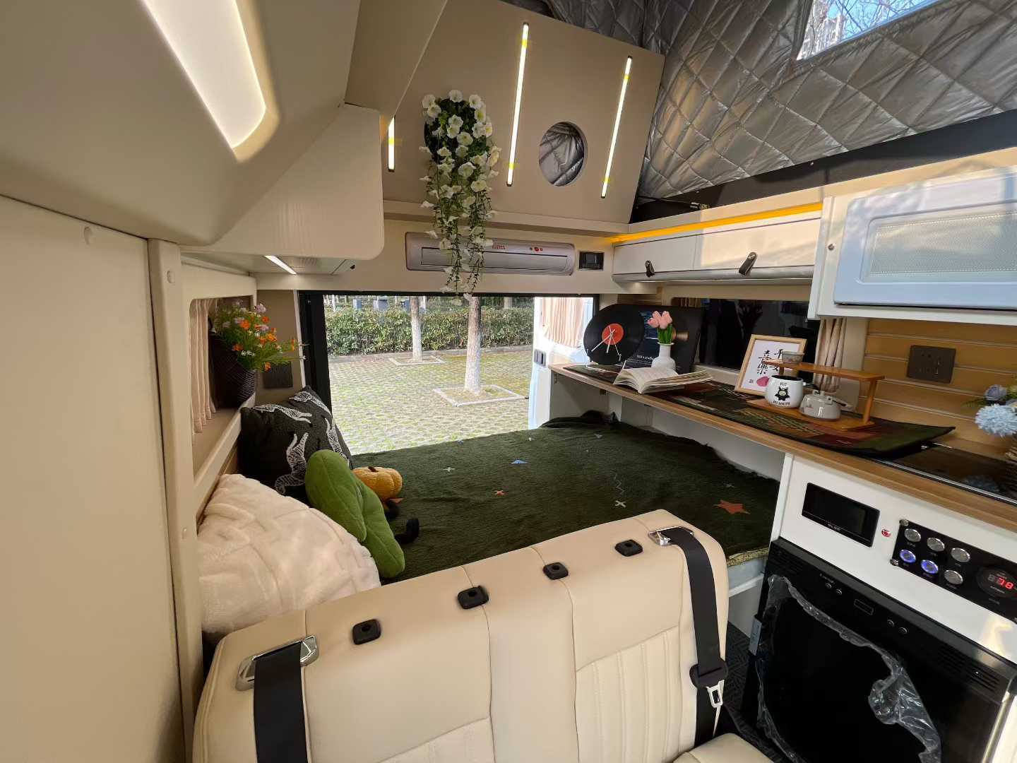 Heavy Duty Truck Pioneer Official Short Shaft Low Top Ascending Five Seat with Pulling Toilet