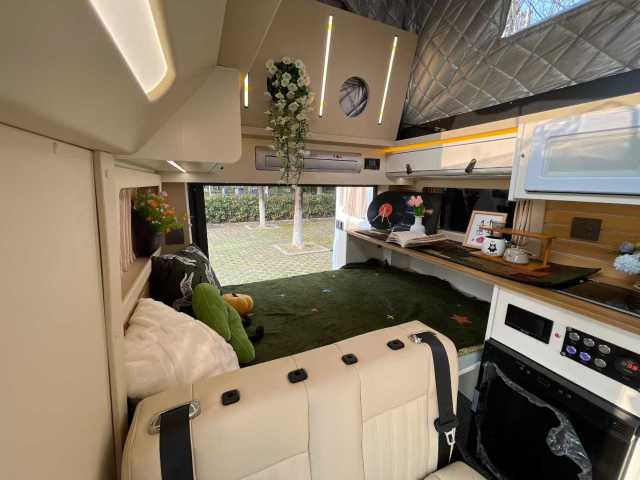 Heavy Duty Truck Pioneer Official Short Shaft Low Top Ascending Five Seat with Pulling Toilet