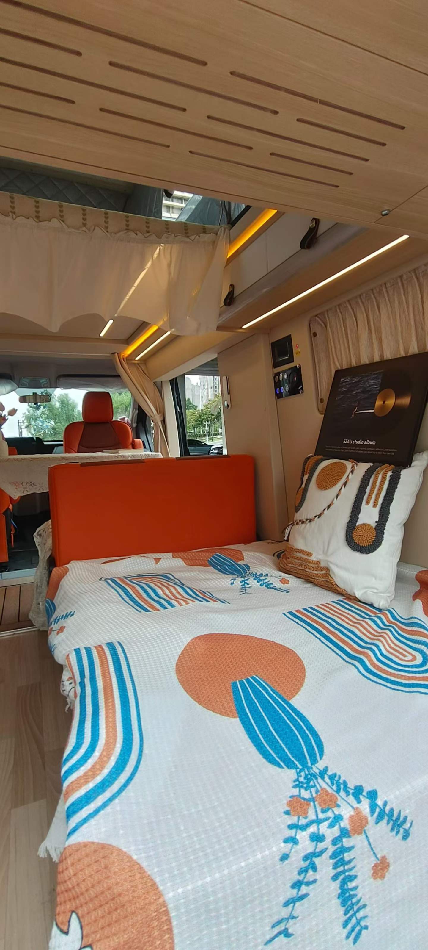 26 Models of Sinotruk Pioneer Officer Camping Vehicle