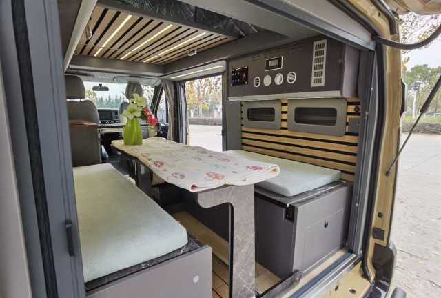 Jiangling Fushun Short Axle Ascending Camping Car