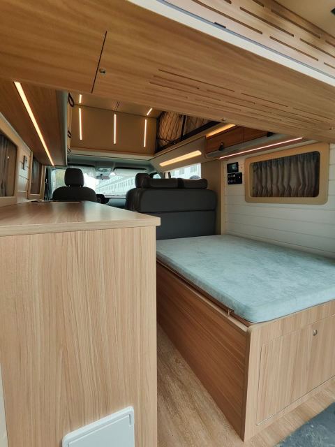 26 Black Heavy-Duty Pioneer Officer Short Axle Low Roof with Rooftop Tent Camping Vehicle