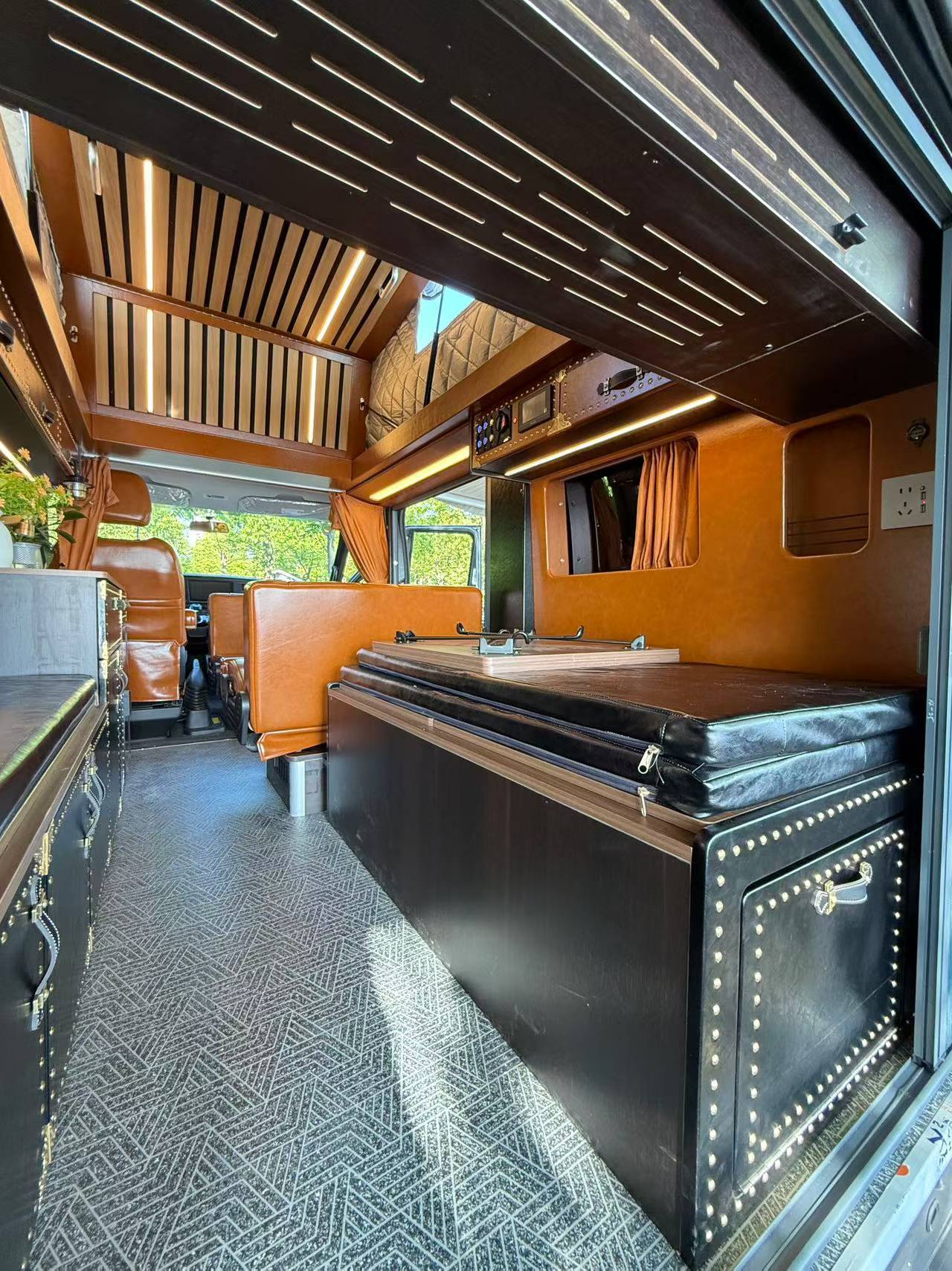 Jiangling Fushun Short Axle Low Top with Ascending Roof RV Retro Style