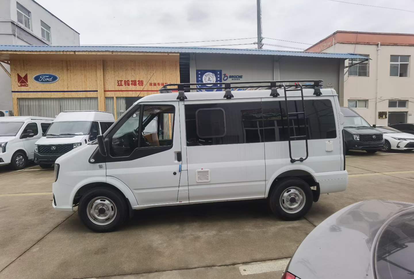 Jiangling Fushun Short Axle Low Top RV