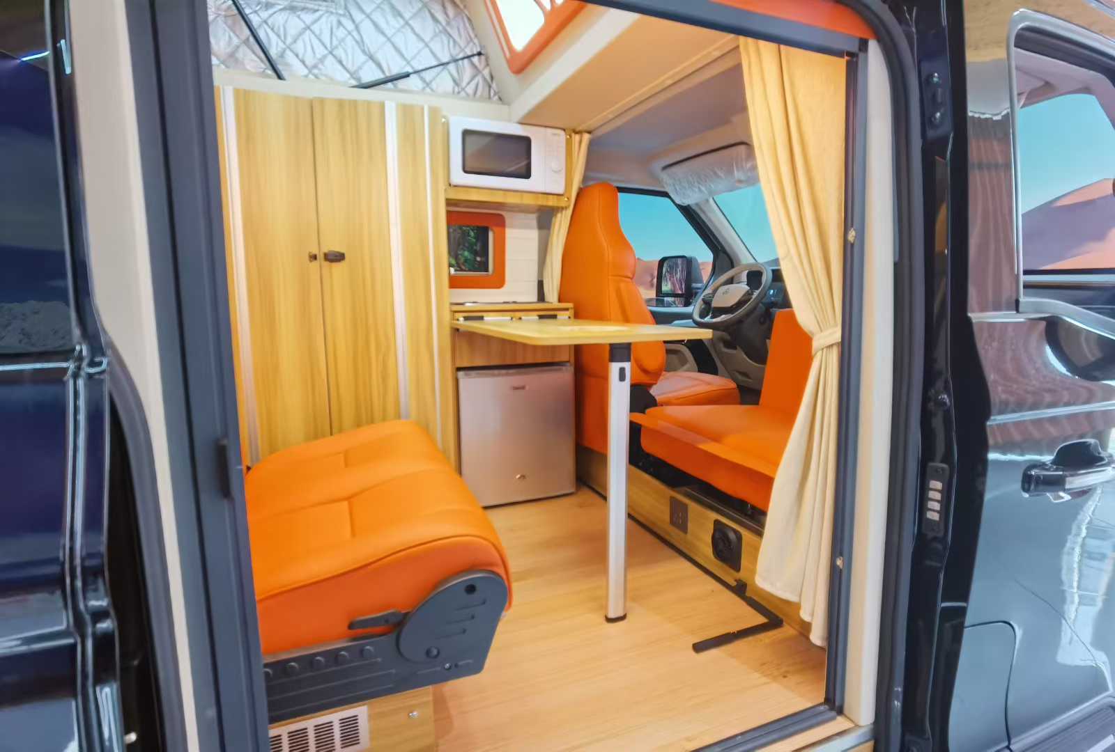 Heavy Truck Pioneer Official Short Axle Low Top Up Camping Vehicle