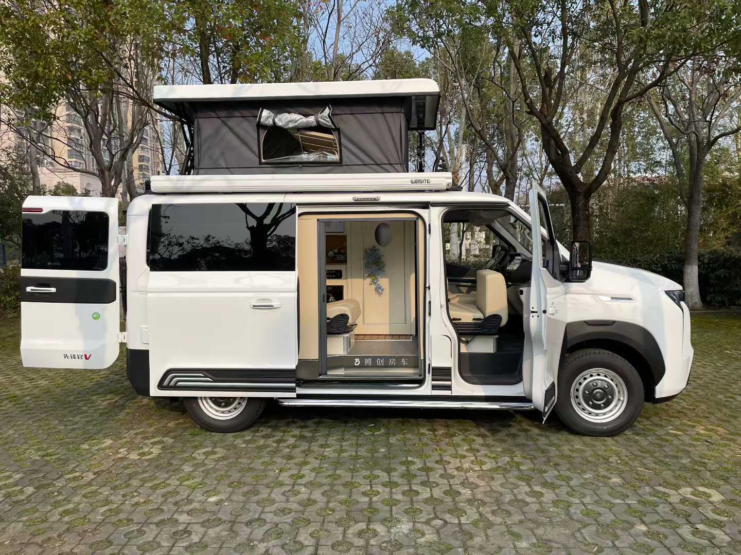 Heavy Duty Truck Pioneer Official Short Shaft Low Top Ascending Five Seat with Pulling Toilet