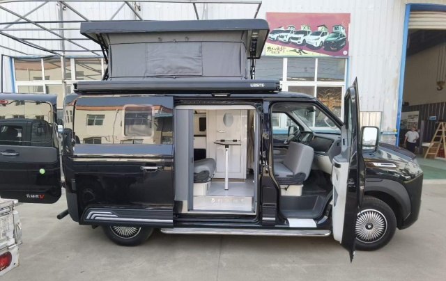 Heavy Duty Truck Pioneer Official Upgraded Black Camping Car