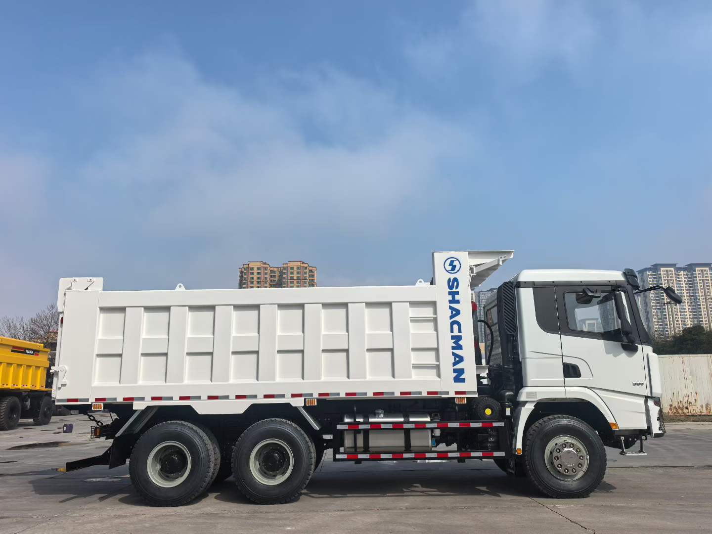 SHACMAN X3000 left-hand drive 380 horsepower Euro II 5.8-meter dump truck