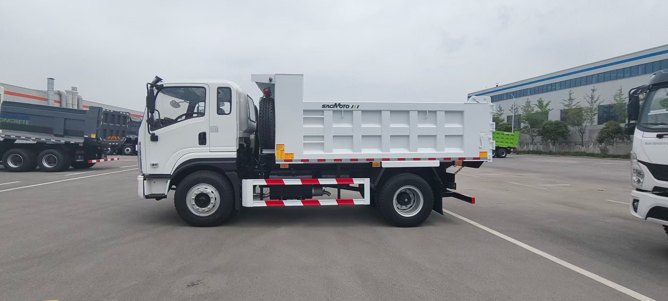 SHACMAN X7 4×2 Dump Truck