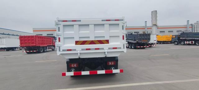 SHACMAN X7 4×2 Dump Truck