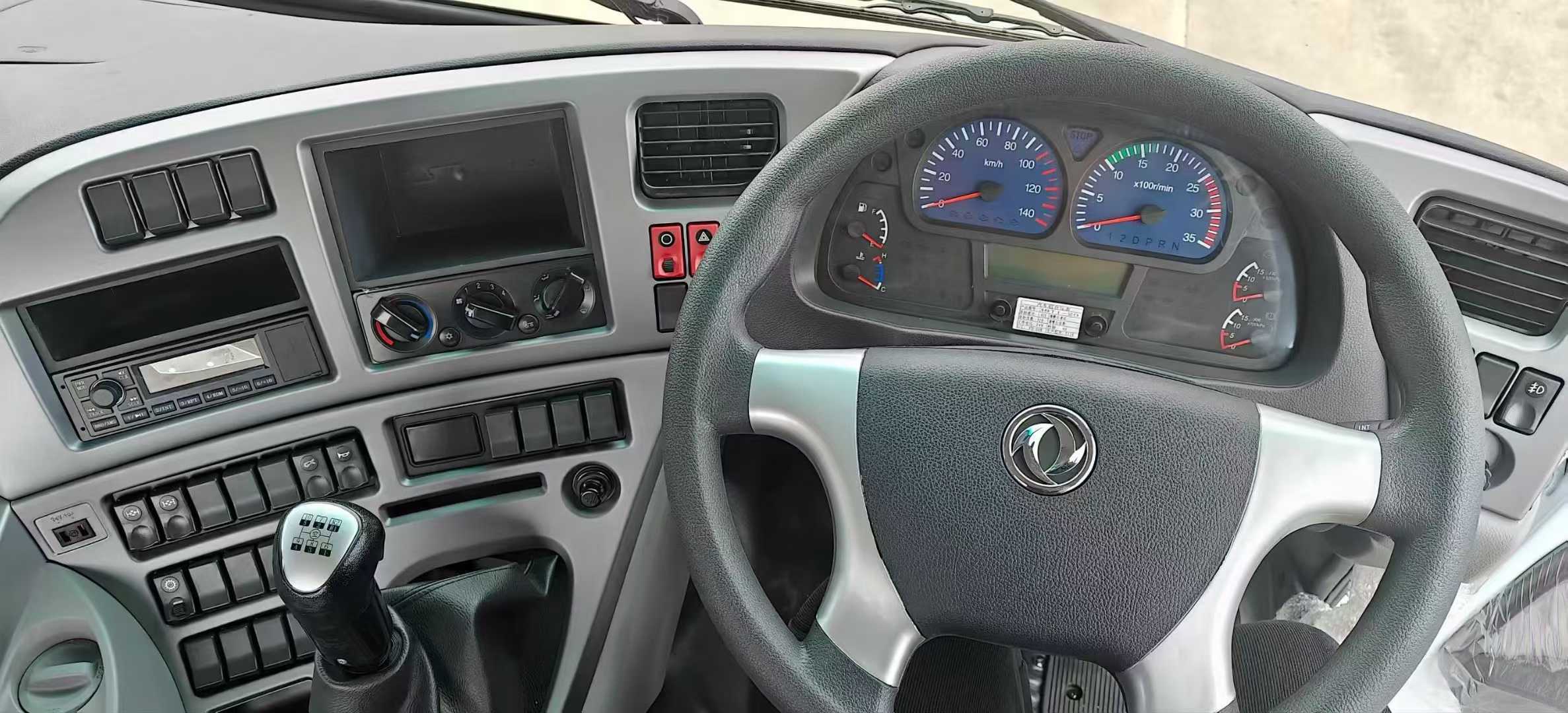 Cheng Li brand right-hand drive 6 × 4 dump truck