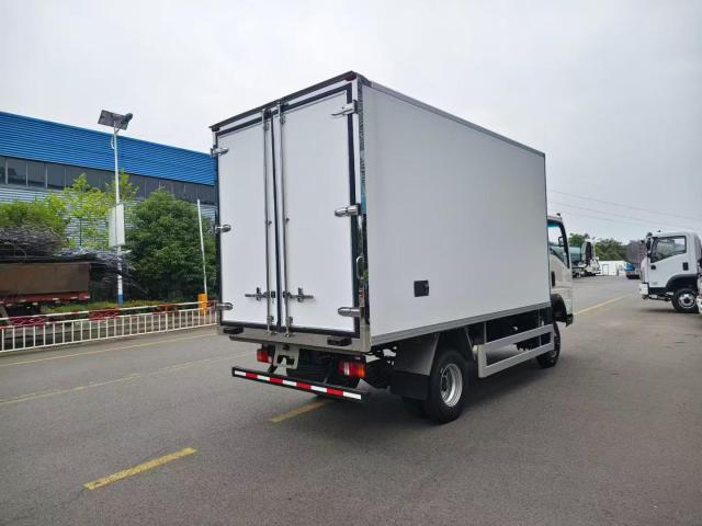 Sinotruk HOWO 4.2-meter Refrigerated Truck