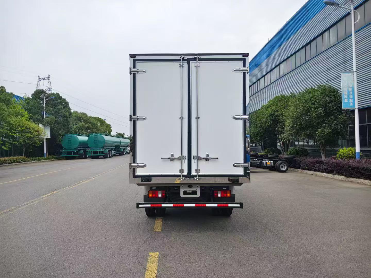 Sinotruk HOWO 4.2-meter Refrigerated Truck