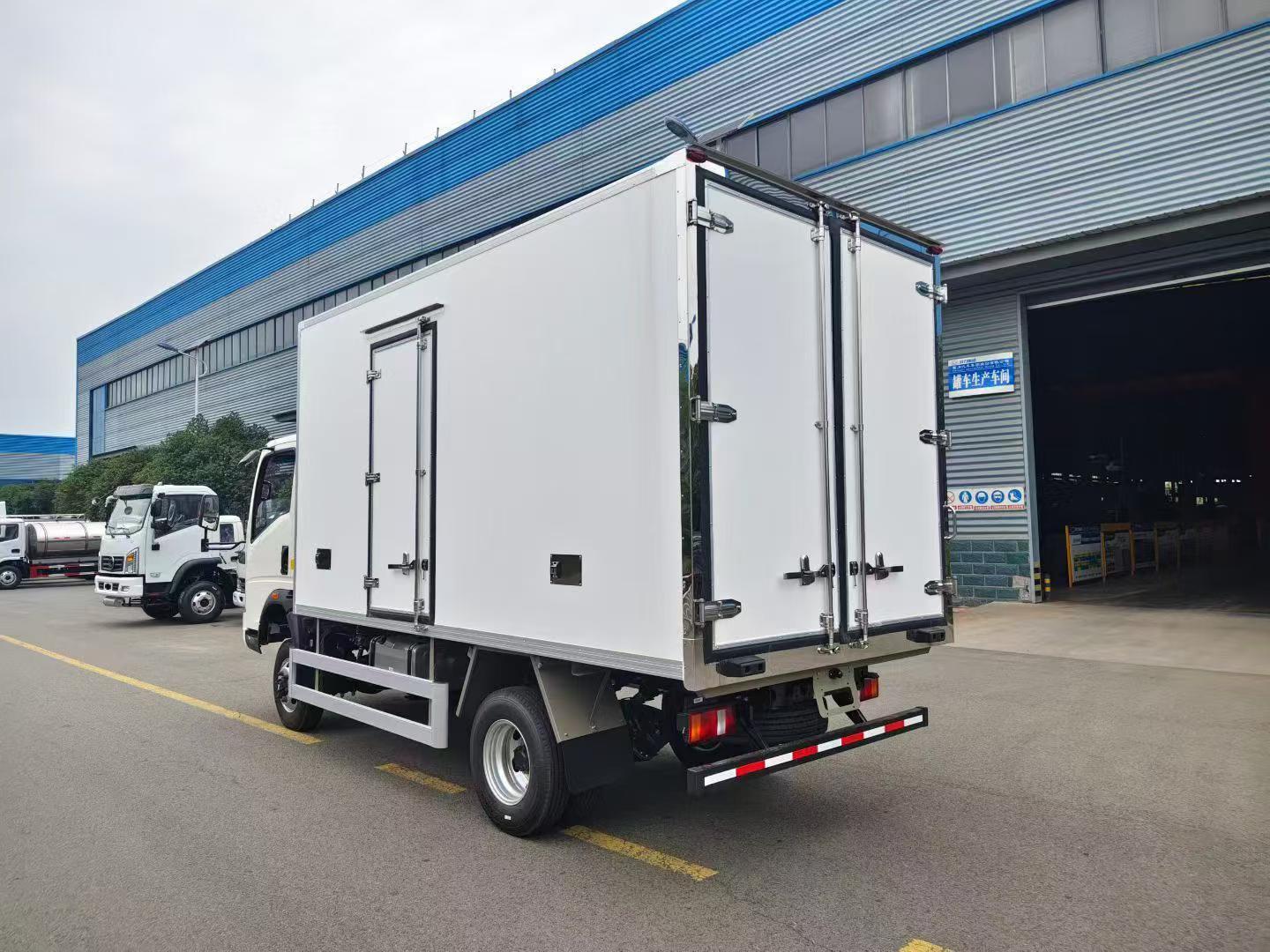 Sinotruk HOWO 4.2-meter Refrigerated Truck