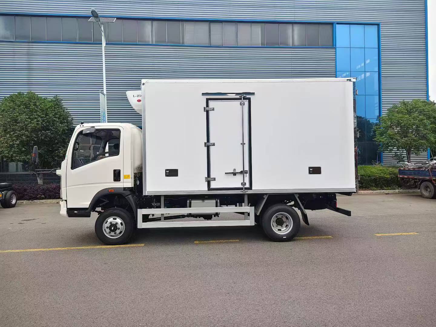 Sinotruk HOWO 4.2-meter Refrigerated Truck