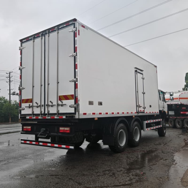Dongfeng 6×6 Refrigerated Truck