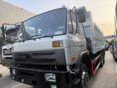Dongfeng 6 × 4 dump truck