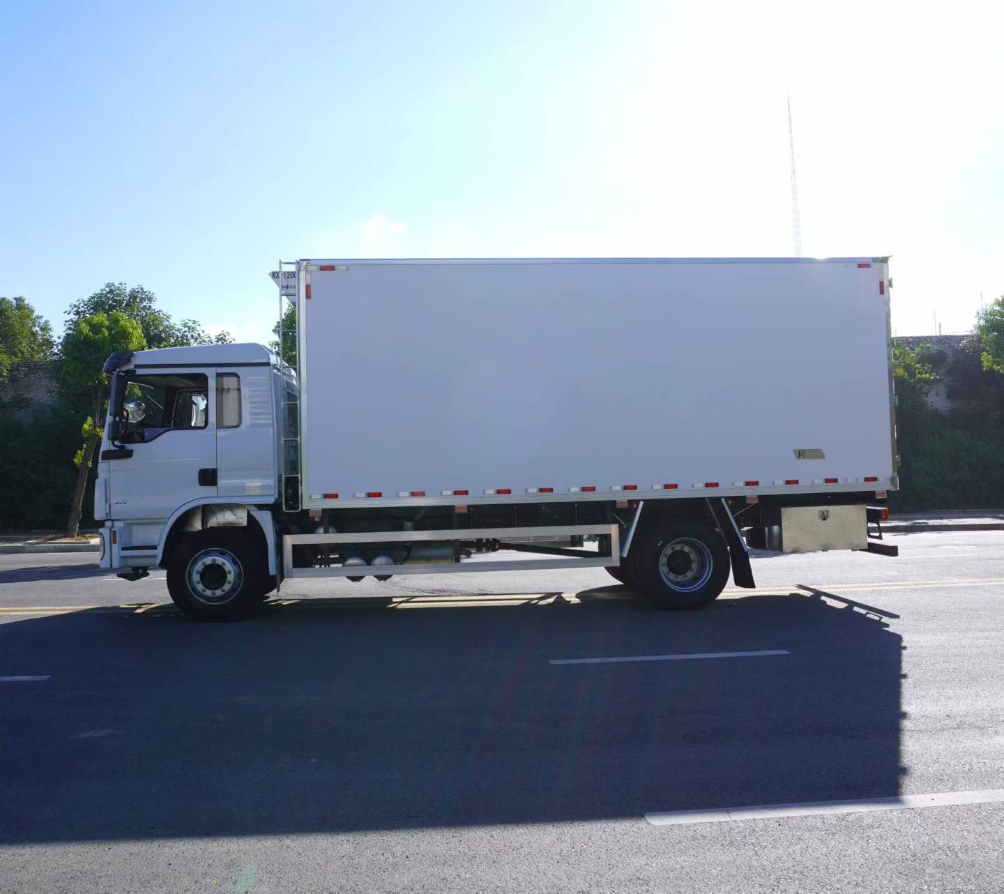Shacman Delong L3000 Refrigerated Truck