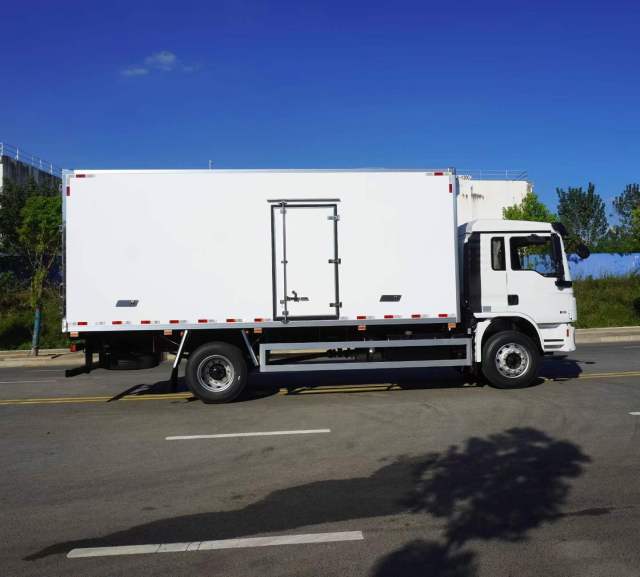 Shacman Delong L3000 Refrigerated Truck