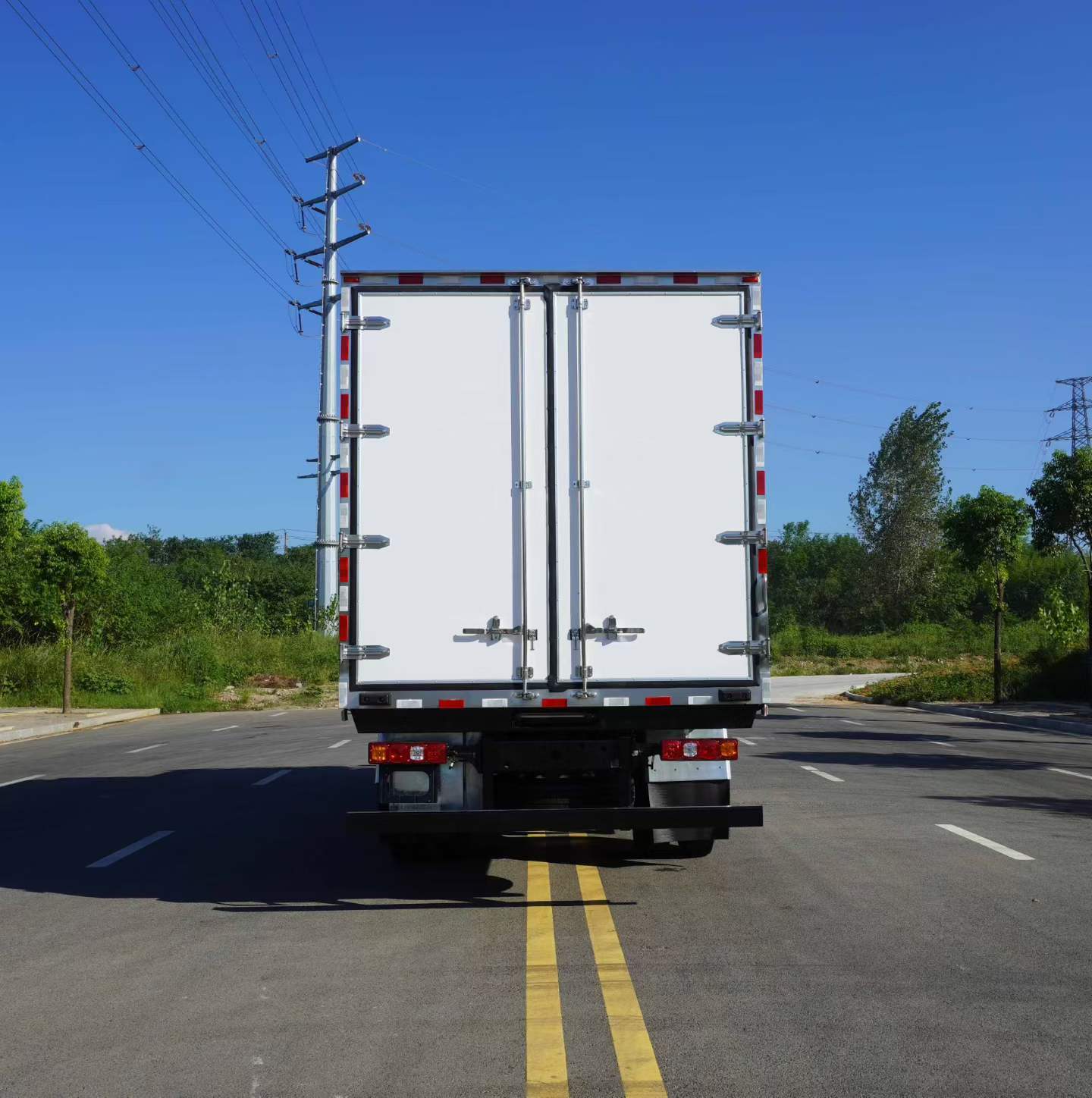 Shacman Delong L3000 Refrigerated Truck