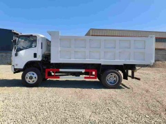 Isuzu four-wheel drive dump truck