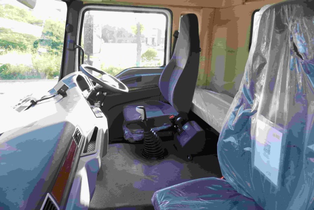 Shacman H3000 Rear Eight-Wheel Refrigerated Truck