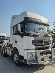 SHACMAN X3000 Lightweight Right Steering 6 × 4 Tractor