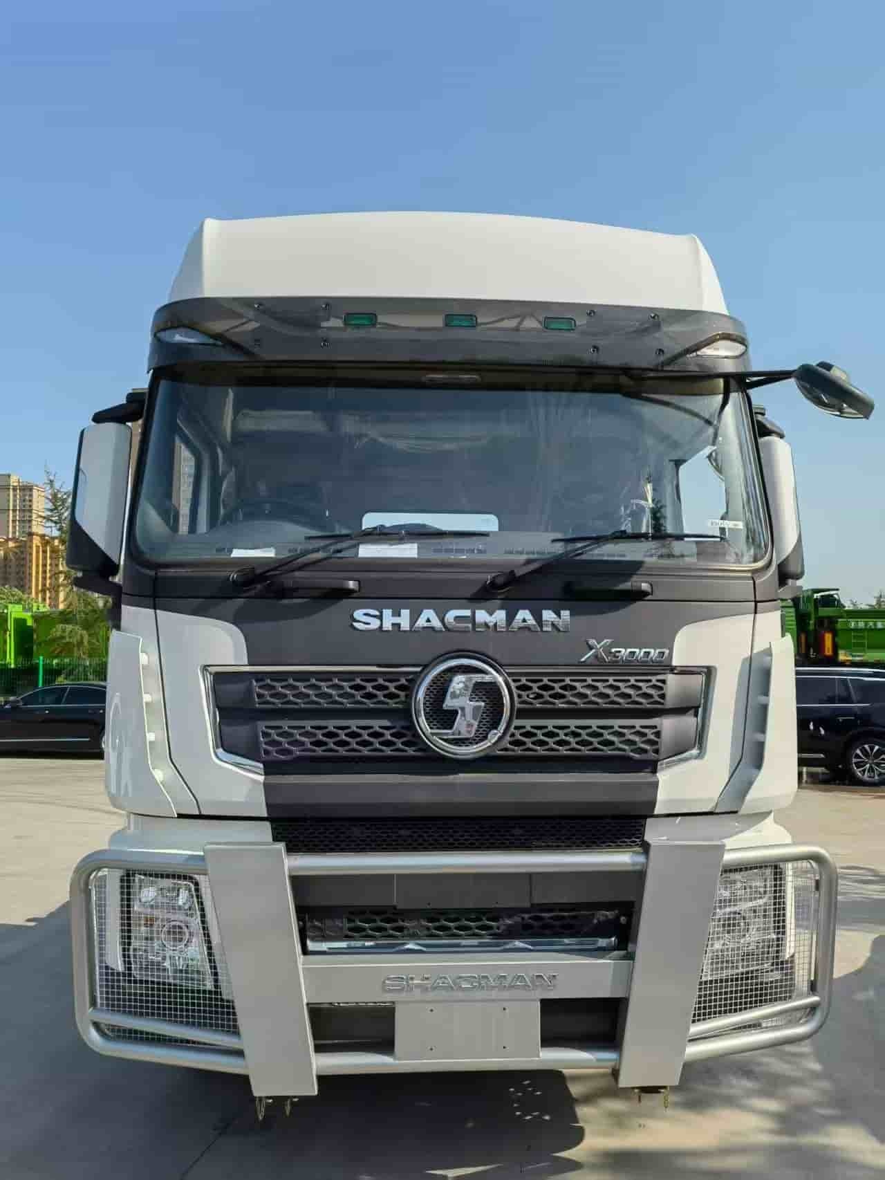 SHACMAN X3000 Lightweight Right Steering 6 × 4 Tractor