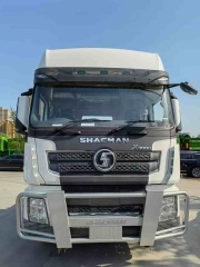 SHACMAN X3000 Lightweight Right Steering 6 × 4 Tractor