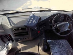 SHACMAN X3000 Lightweight Right Steering 6 × 4 Tractor