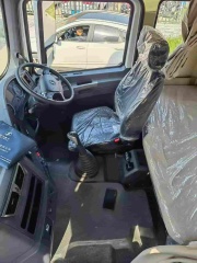 SHACMAN X3000 Lightweight Right Steering 6 × 4 Tractor