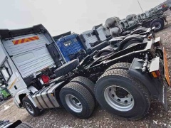SHACMAN X3000 Lightweight Right Steering 6 × 4 Tractor