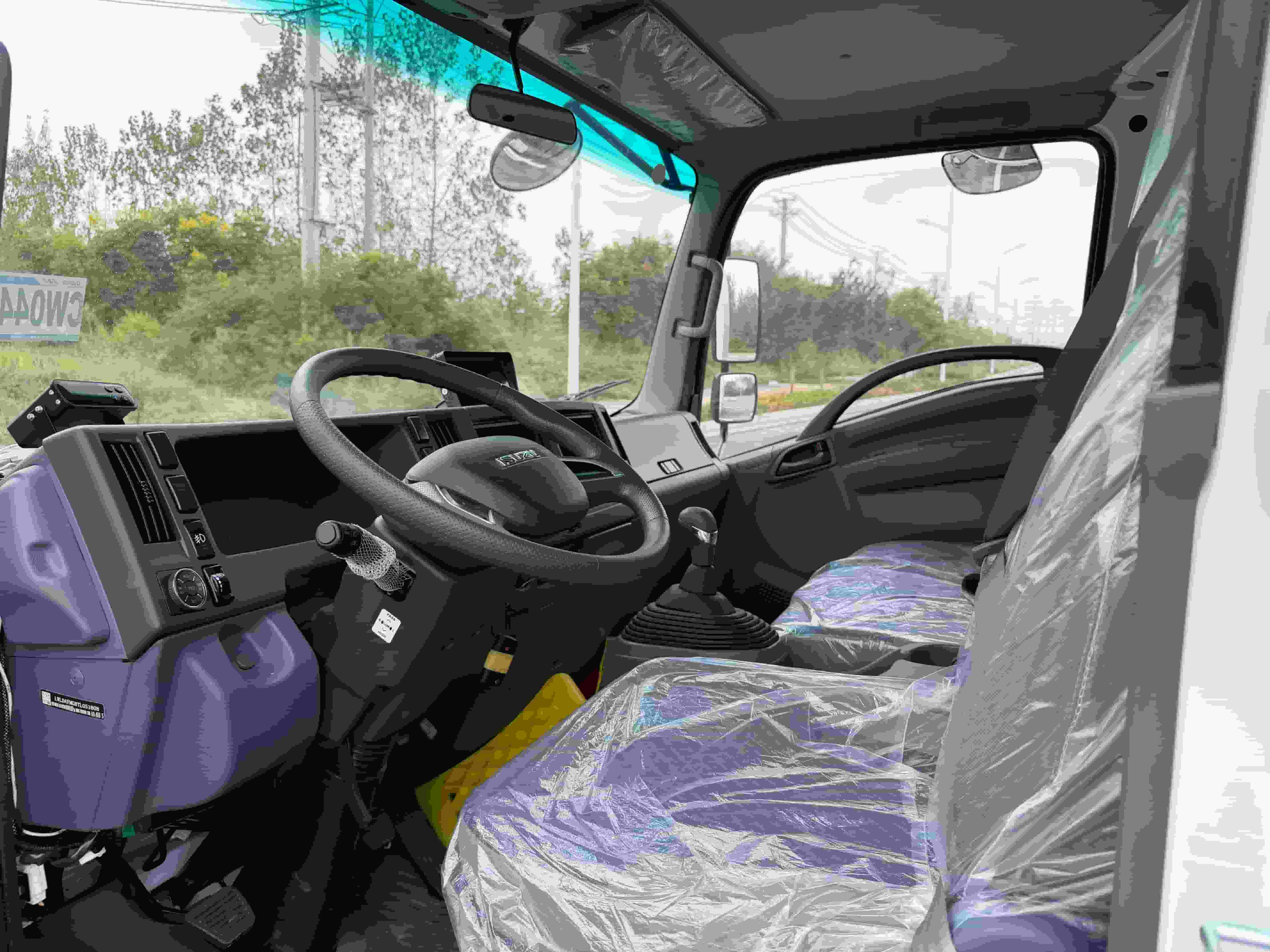 Isuzu KV100 refrigerated vehicle